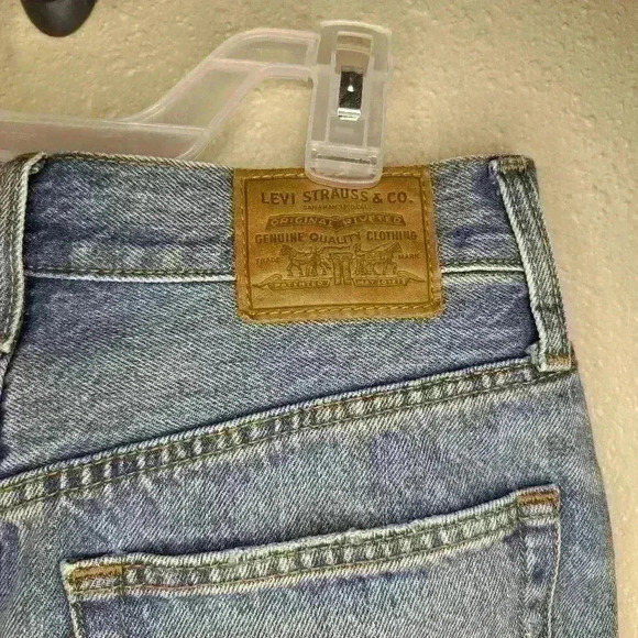 Levi Strauss & Co high waisted 5 button Denim Distressed Mini Skirt Size 27 mini - Picture 6 of 8